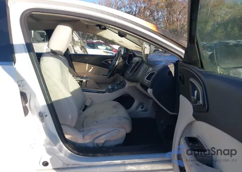 2016 Chrysler 200 Limited z USA, uszkodzony, nr VIN 1C3CCCAB8GN108681